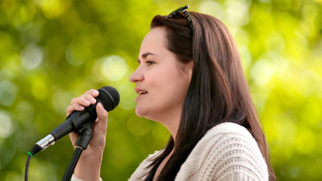 Den belarusiska oppositionsledaren Svetlana Tichanovskaja under ett valtal i Vitebsk. Arkivbild.