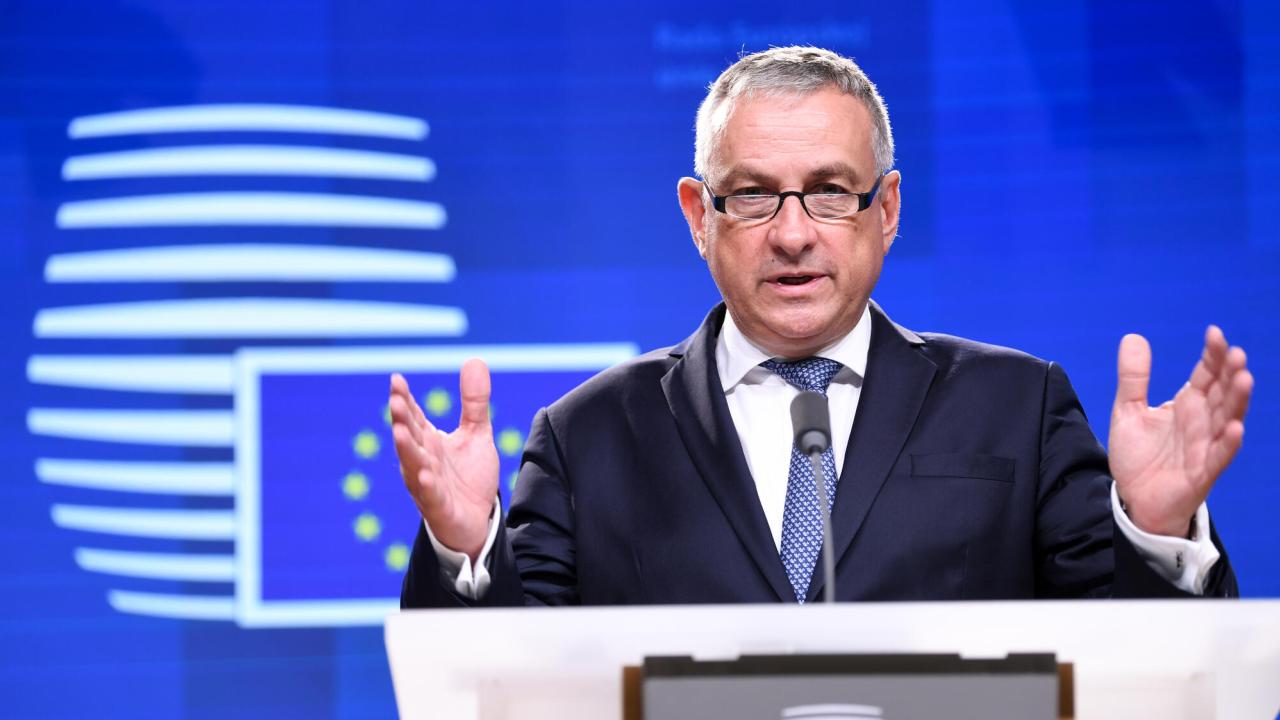 Tjeckiens industriminister Jozef Sìkela efter fredagens ministermöte. 