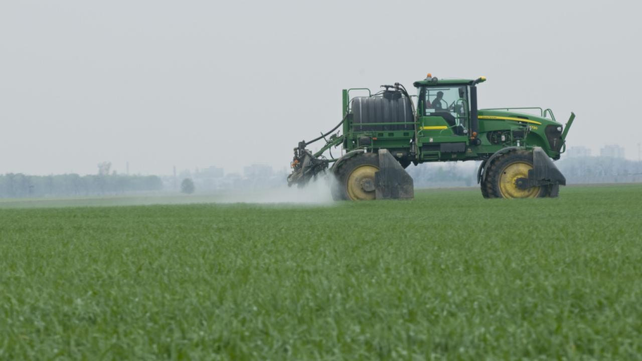 Regeringen kan göra mer för att hjälpa jordbruket att minska klimatutsläppen och bidra till att nå EU-åtaganden, uppmanar Riksrevisionen.
