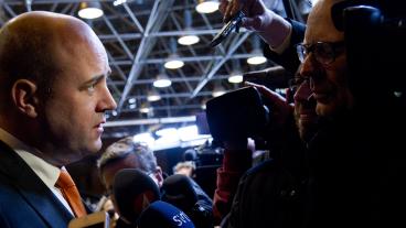 Fredrik Reinfeldt (M) vill inte riva upp EU-fördraget.