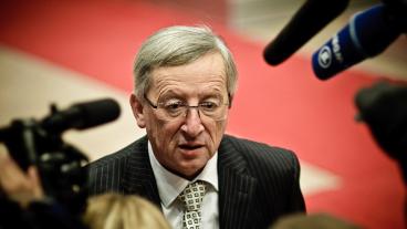 Eurogruppens ordförande Jean-Claude Juncker pressas av finansmarknaderna.