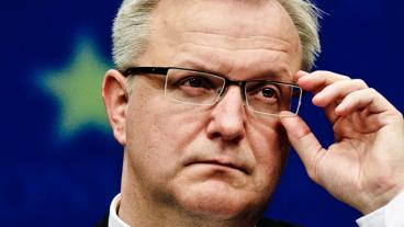Olli Rehn, EU:s ekonomikommissionär, håller ett vakande öga på Grekland.