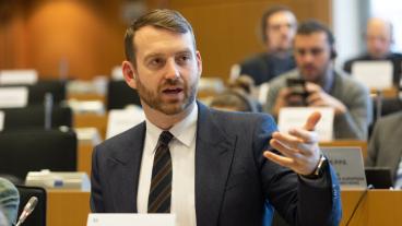 Jakop Dalunde i talarstolen