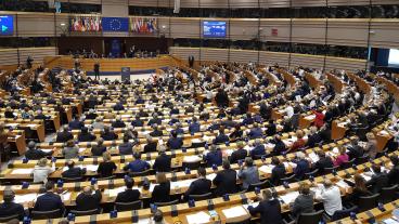 Vid torsdagens omröstning höll en del parlamentariker upp lappar i protest mot att omröstningen var hemlig.