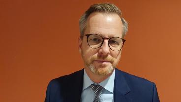 Vi, och de övriga medlemsstater som har återinfört gränskontroll, har gjort bedömningen att gränskontrollerna behövs och att de överensstämmer med det regelverk som finns, säger inrikesminister Mikael Damberg (S) i ett skriftligt svar. Arkivbild.