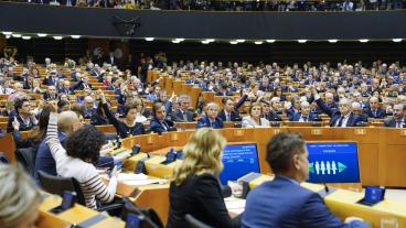 Europaparlamentet vill koppla resultatet i EU-valet till vilken politisk grupp som ska få föreslå kandidaten som EU-kommissionens ordförande.