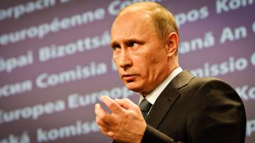 Den ryske premiärministern, Vladimir Putin, behåller makten i duman, om än försvagad.