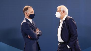 Tysklands utrikesminister Heiko Maas i samtal med EU:s utrikeschef Josep Borrell i samband med torsdagens och fredagens informella EU-möte i Berlin. 