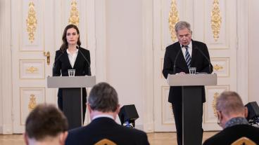 Finlands statsminister Sanna Marin och president Sauli Niinistö. Arkivbild.