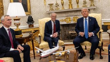 Norges finansminister och tidigare Natochefen Jens Stoltenberg, Norges statsminister Jonas Gahr Støre och USA:s president Donald Trump under torsdagens möte.