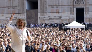 Beppe Grillo leder den italienska populistiska Femstjärnerörelsen som vill ha bort premiärminister Matteo Renzi från makten. Arkivbild.