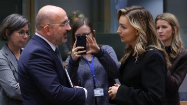 Energi- och näringsminister Ebba Busch (KD) i samtal med den tyske statssekreteraren för ekonomi och klimat Bernhard Kluttig på torsdagens möte. 