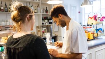 Sex europeiska partier som presenterat valmanifest och som huserar svenska partier ingår i undersökningen. Arkivbild.