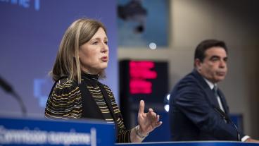 Kommissionärerna Věra Jourová och Margaritis Schinas presenterade på onsdagen nya åtgärder för att bekämpa hatbrotten i Europa.