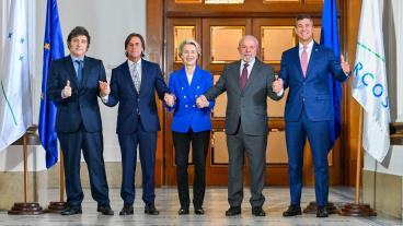 Ledarna för Argentina Javier Milei, Uruguay Luis Alberto Lacalle Pou, EU-kommissionens ordförande Ursula von der Leyen, Brasilien Luiz Inácio Lula da Silva och Paraguay Santiago Peña.
