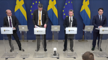 Kristdemokraternas försvarspolitiske talesperson Mikael Oscarsson, Sverigedemokraterns  finanspolitisk talesperson för Oscar Sjöstedt, försvarsminister Pål Jonson (M) och Liberalernas utrikespolitiske talesperson Joar Forssell.