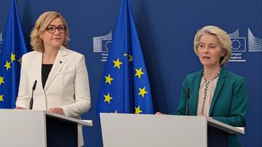 Henna Virkkunen och Ursula von der Leyen i EU-kommissionens pressrum.