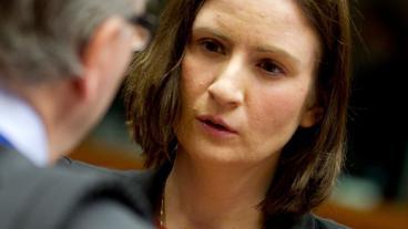 Sveriges EU-minister Birgitta Ohlsson (FP) får S-kritik för sin förhandlingsförmåga, men Ohlsson är inte oroad. 