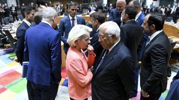 EU-kommissionens ordförande Ursula von der Leyen och Europeiska rådets ordförande António Costa i samtal på ett tidigare EU-toppmöte. Arkivbild.