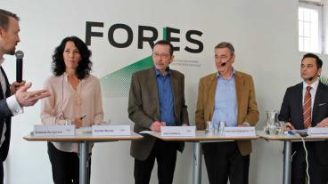 Från vänster:  Andreas Bergström, Annika Winsth, Lars Calmfors, Hans Tson Söderström och Andreas Hatzigeorgiou.