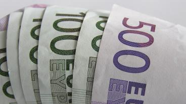 De 200 miljarder euro som EU-länderna lovat låna till IMF kan bli svåra att skrapa ihop.