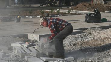 Gatuarbete någonstans i Krakow, Polen.