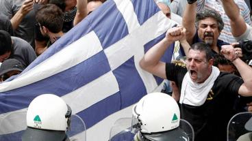 Prosteter i Grekland mot fortsatta nedskärningar. Läkare och farmaceuter var först ut med gå i strejk i år. Arkivbild.