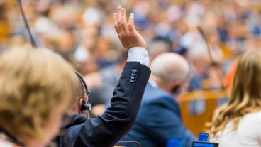 EU-parlamentet gav idag grönt ljus till att inleda förhandlingar med EU-ländernas regeringar om slutliga klimatlagar. 