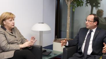 Angela Merkel och François Hollande försöker enas för att en budgetkompromiss fram till EU-toppmötet 7-8 februari. Arkivbild.