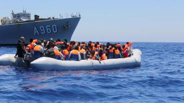 För att sätta stopp för att flyktingar dör på vägen till EU vill ett utskott att det införs visum för asylsökande.