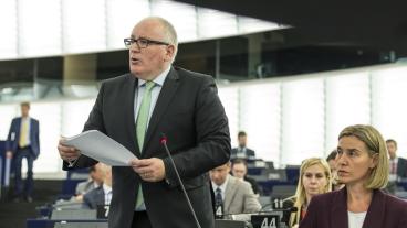 EU-kommissionärer Frans Timmermans och Federica Mogherini.