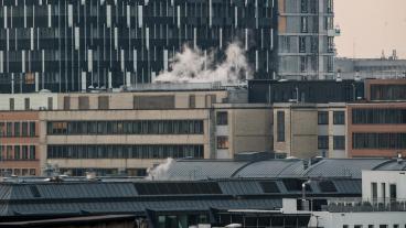 Klimatfonden är tänkt som ett stöd för att hjälpa dem som drabbas mest när det blir dyrare att bränna fossila ämnen för att värma upp byggnader och köra bil. Arkivbild.