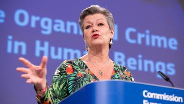 – Den organiserade brottsligheten är som multinationella företag, oerhört sofistikerade, starka och rika, sade EU-kommissionär Ylva Johansson när hon presenterade EU-kommissionens nya strategi mot grov brottslighet.