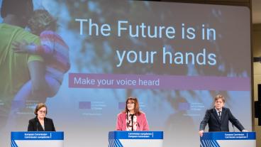 Portugals Europastatssekreterare Ana Paula Zacarias, EU-kommissionär Dubravka Šuica och EU-parlamentariker Guy Verhofstadt representerar de tre EU-institutionerna i framtidskonferensen.