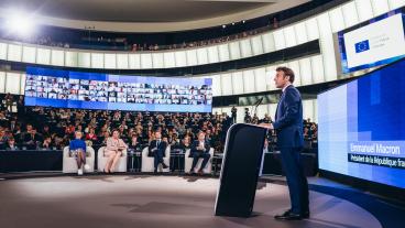 Frankrikes president Emmanuel Macron talar vid måndagens avslutning av Konferensen om EU:s framtid i Europaparlamentet i Strasbourg-