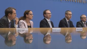 De fem medlemmarna i det tyska ekonomiska expertrådet, Sachverständigenrat. Arkivbild.