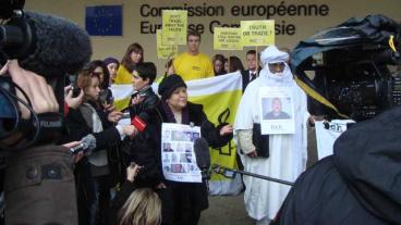 Protest utanför EU-kommissionen mot diktatorn Karimovs Brysselbesök.
