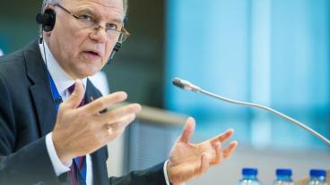 Hälsokommissionär Vytenis Andriukaitis har retat upp nyheterhetsrörelsen.